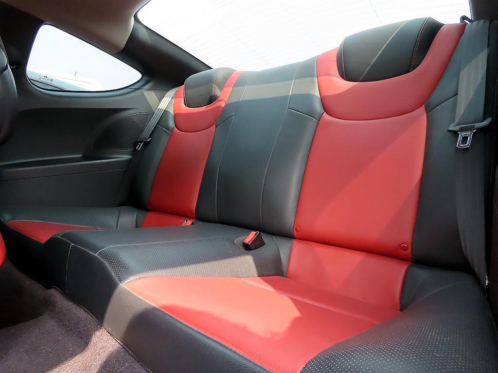 HYUNDAI Genesis - Vista 6