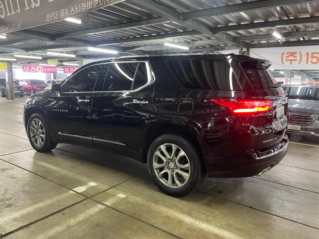 Chevrolet Travers - Vista 4