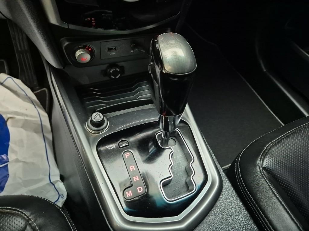 Ssangyong Tivoli - Vista 9