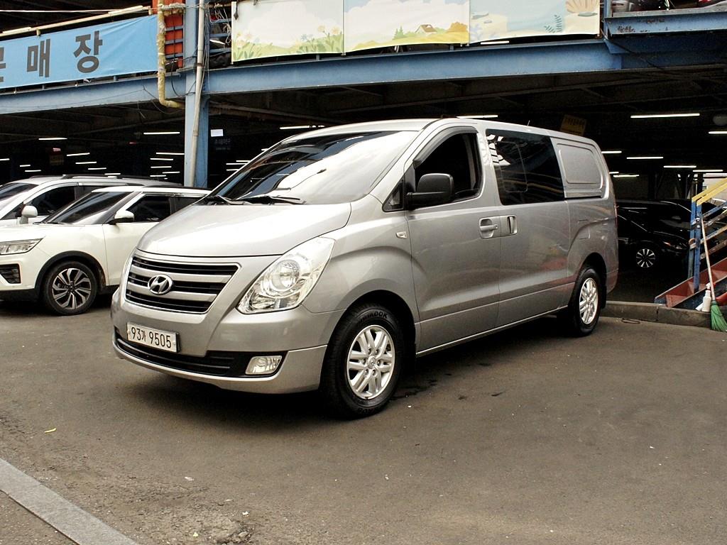 HYUNDAI Starex - Vista 3