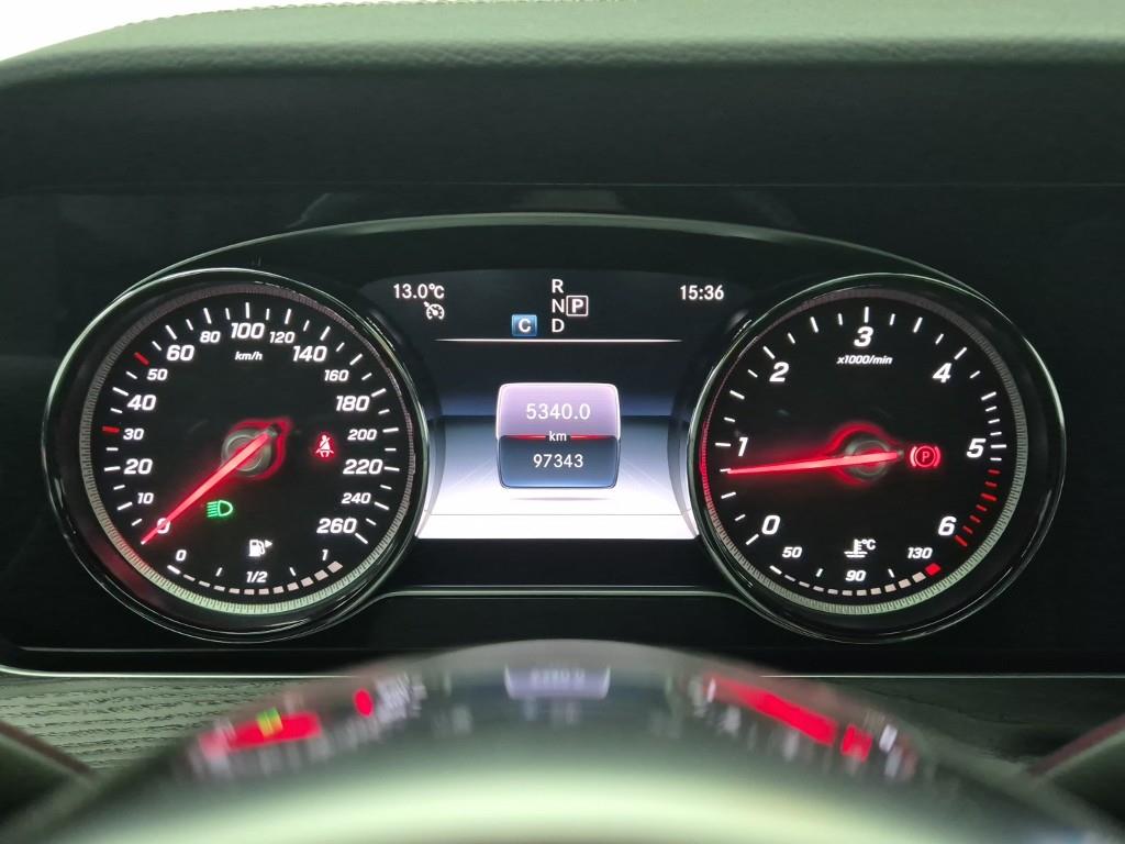 Mercedes Benz E class - Vista 7