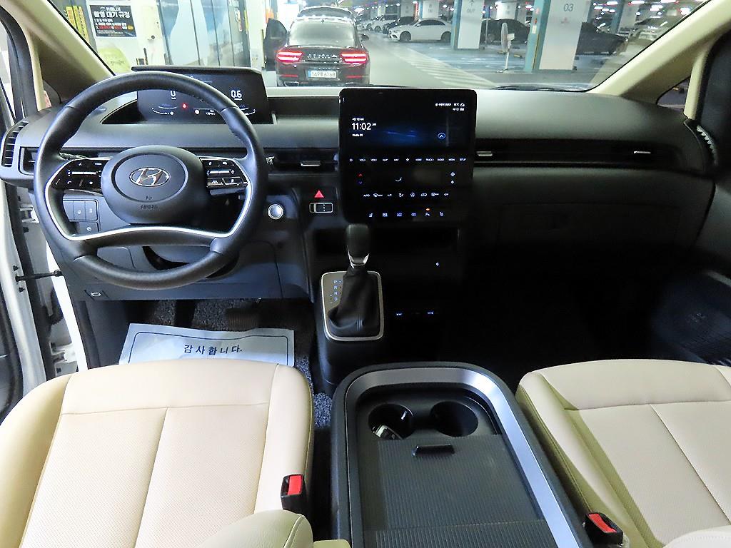 HYUNDAI Staria - Vista 10