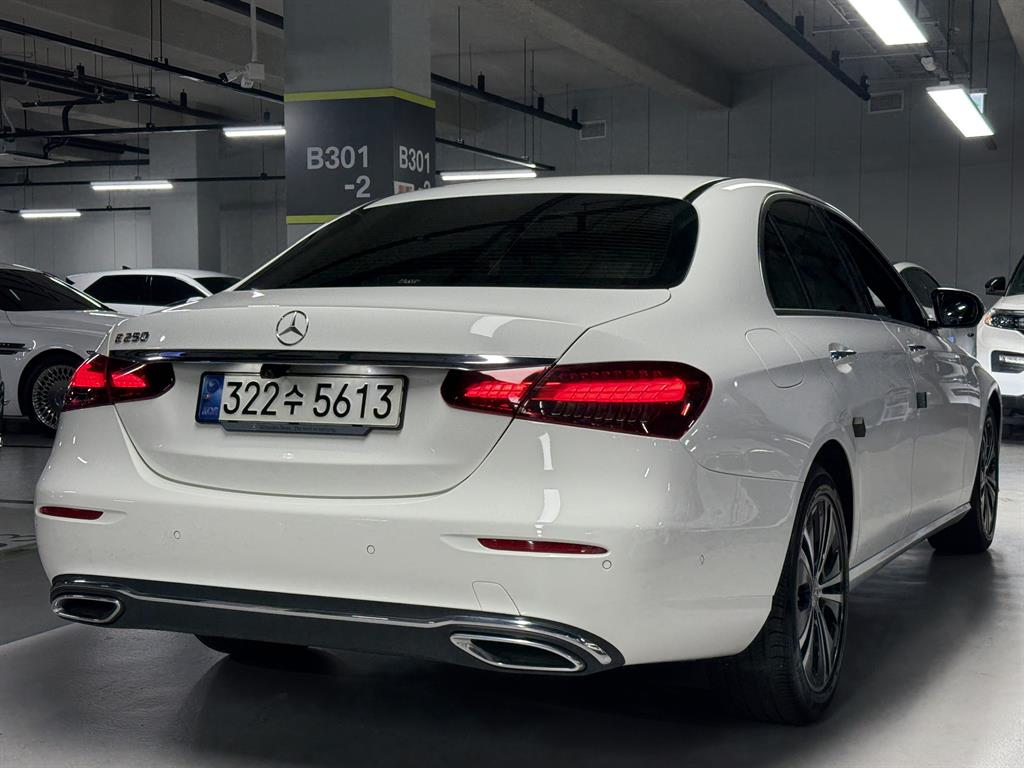 Mercedes Benz E class - Vista 6