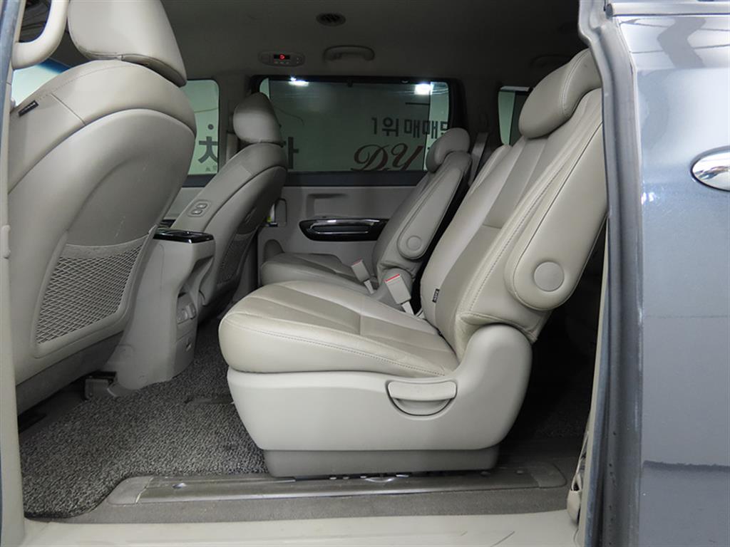 KIA Carnival - Vista 6
