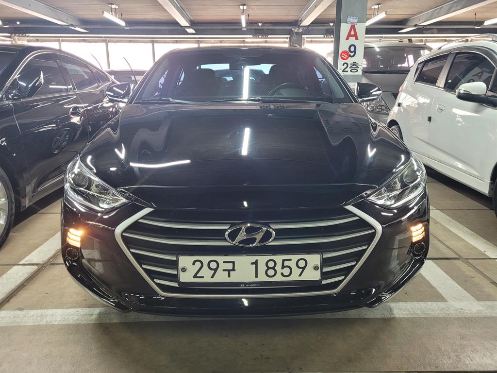 HYUNDAI Avante 2018 Negro - Importación desde Corea - HF Imports Iquique - Foto 1