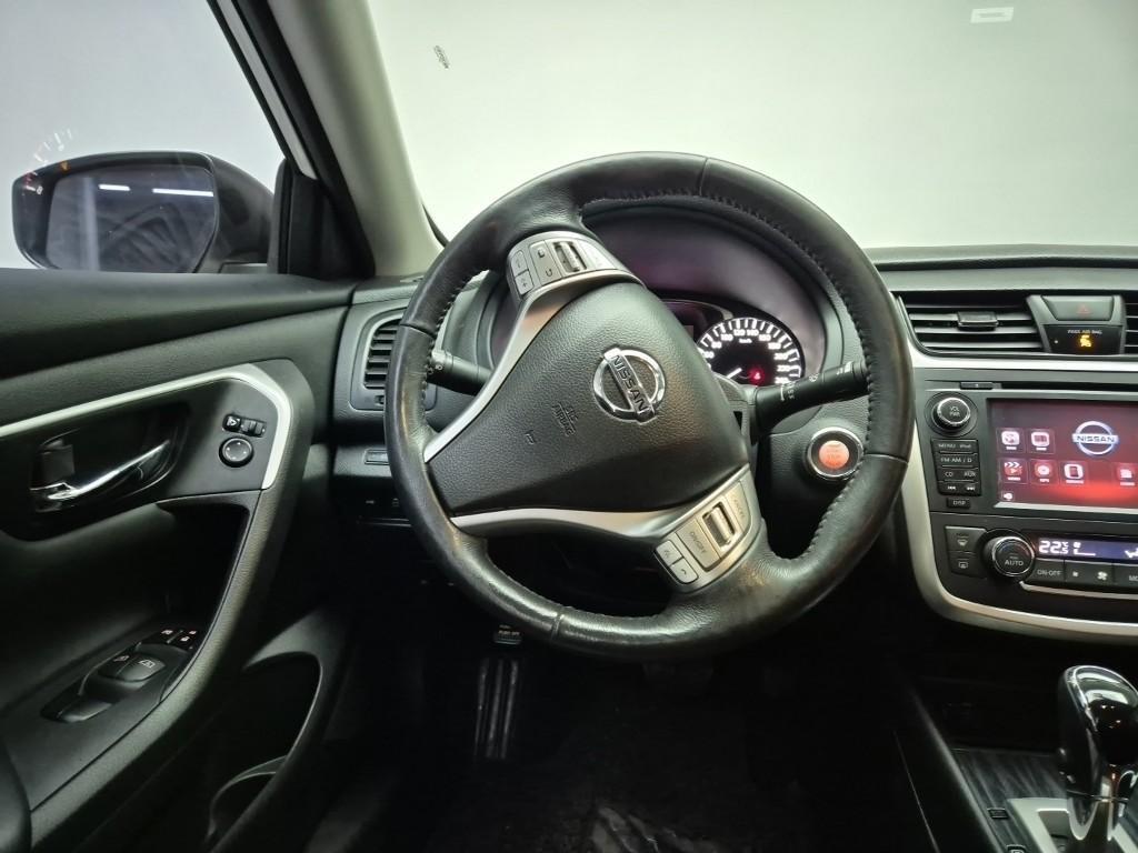 Nissan Altima - Vista 8