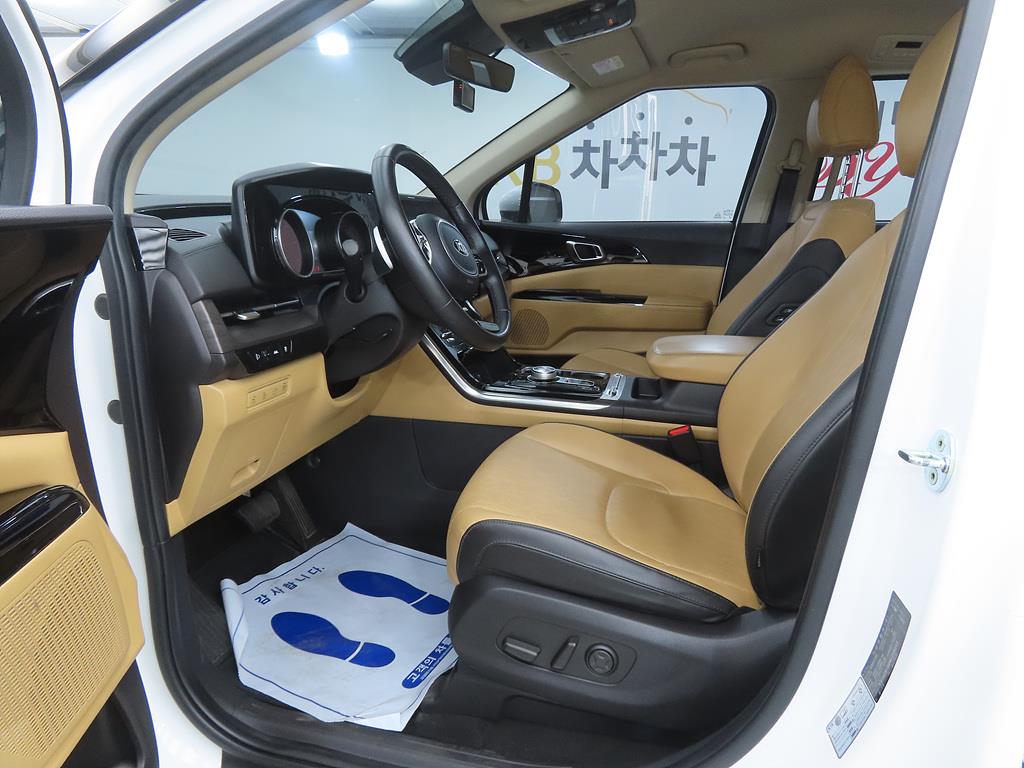 KIA Carnival - Vista 5