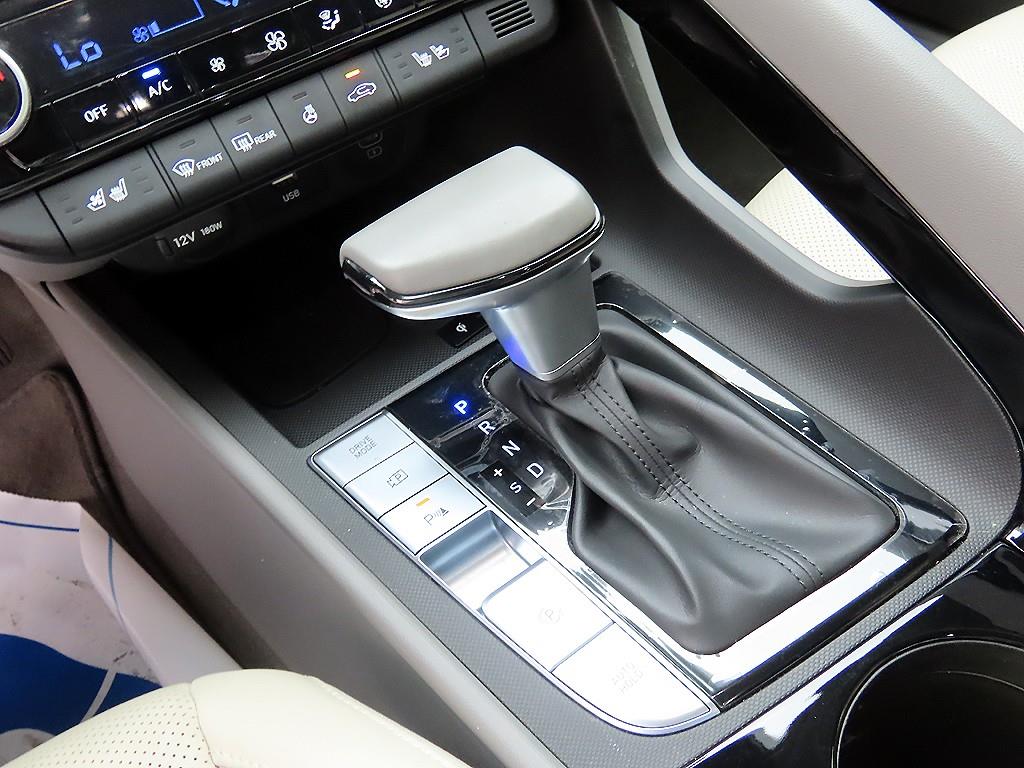 HYUNDAI Avante - Vista 10