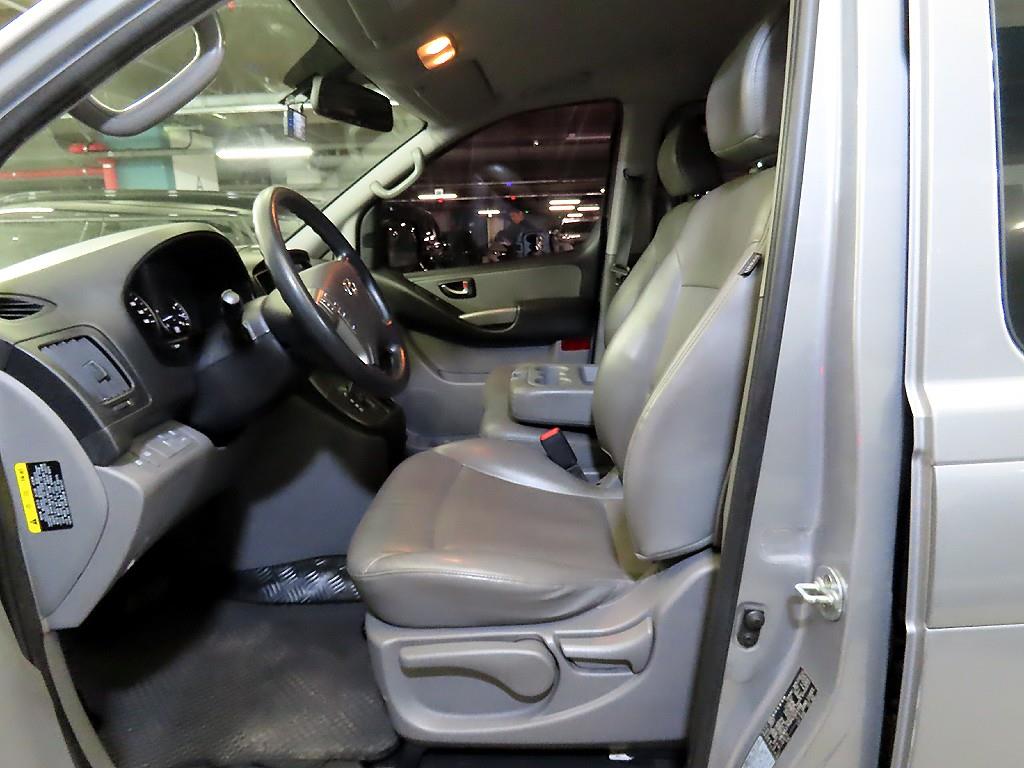 HYUNDAI Starex - Vista 6