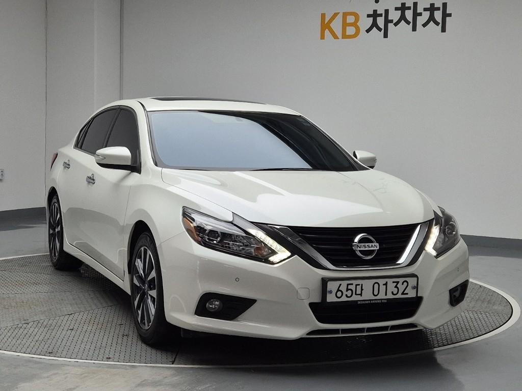 Nissan Altima - Vista 4