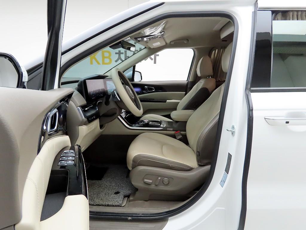 KIA Carnival - Vista 12