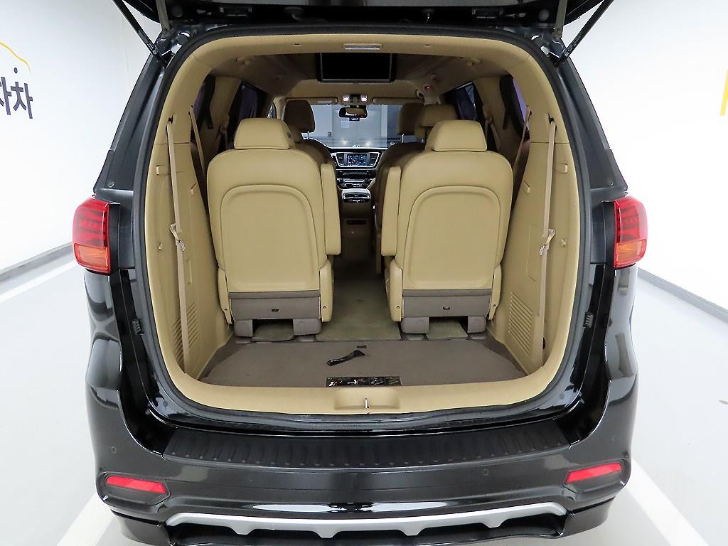 KIA Carnival - Vista 5