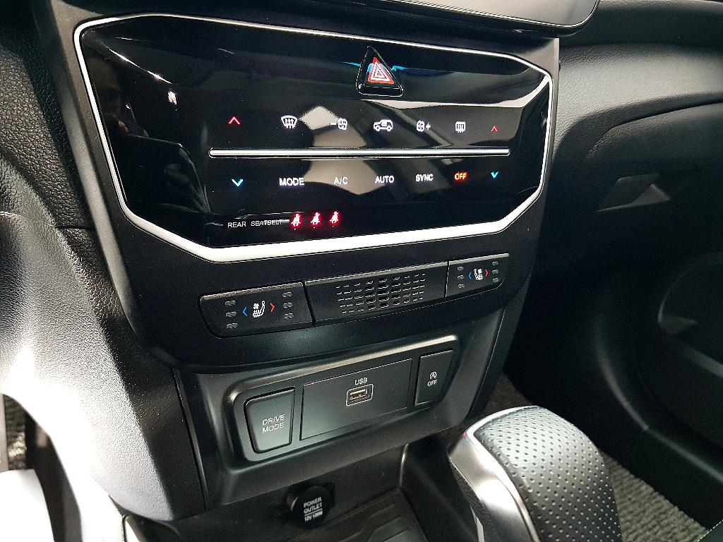 Ssangyong Tivoli - Vista 12