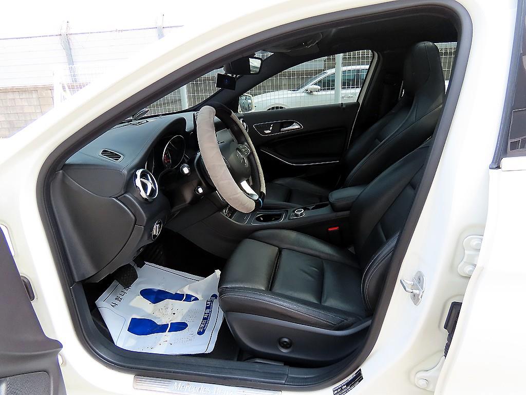 Mercedes Benz GLA Class - Vista 8