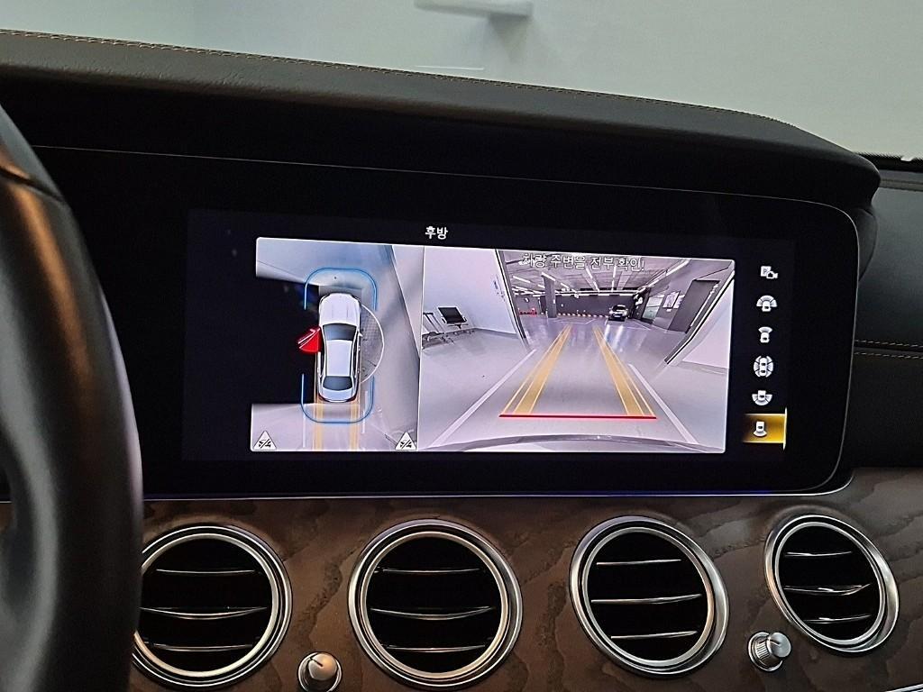 Mercedes Benz E class - Vista 9