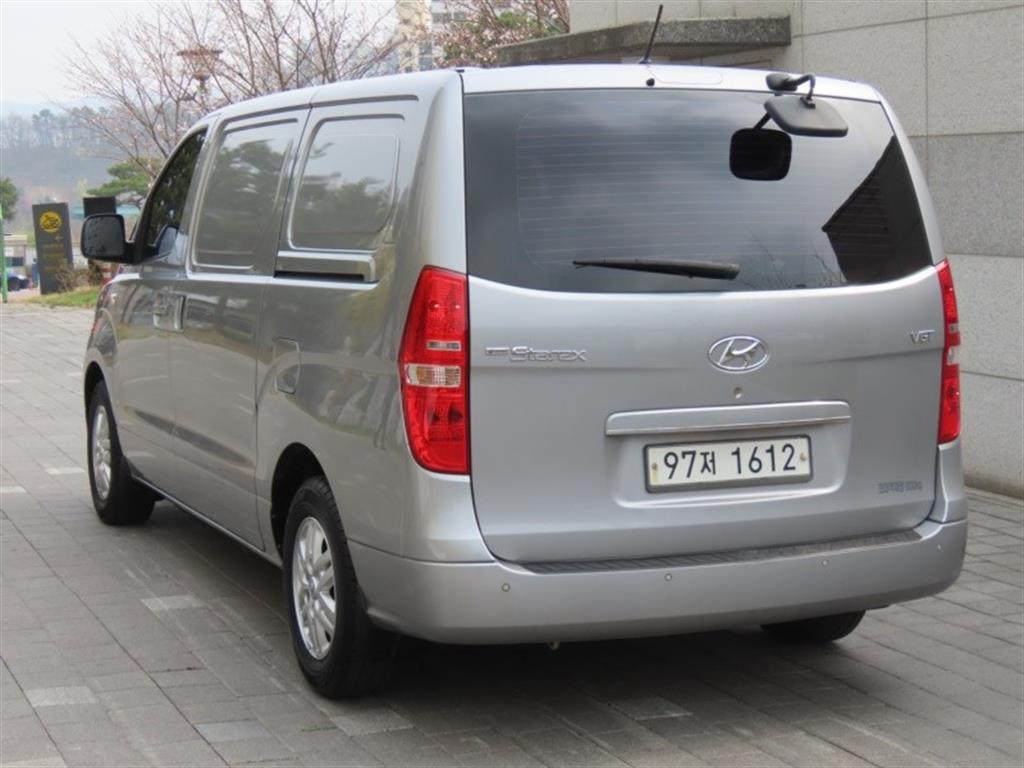 HYUNDAI Starex - Vista 7