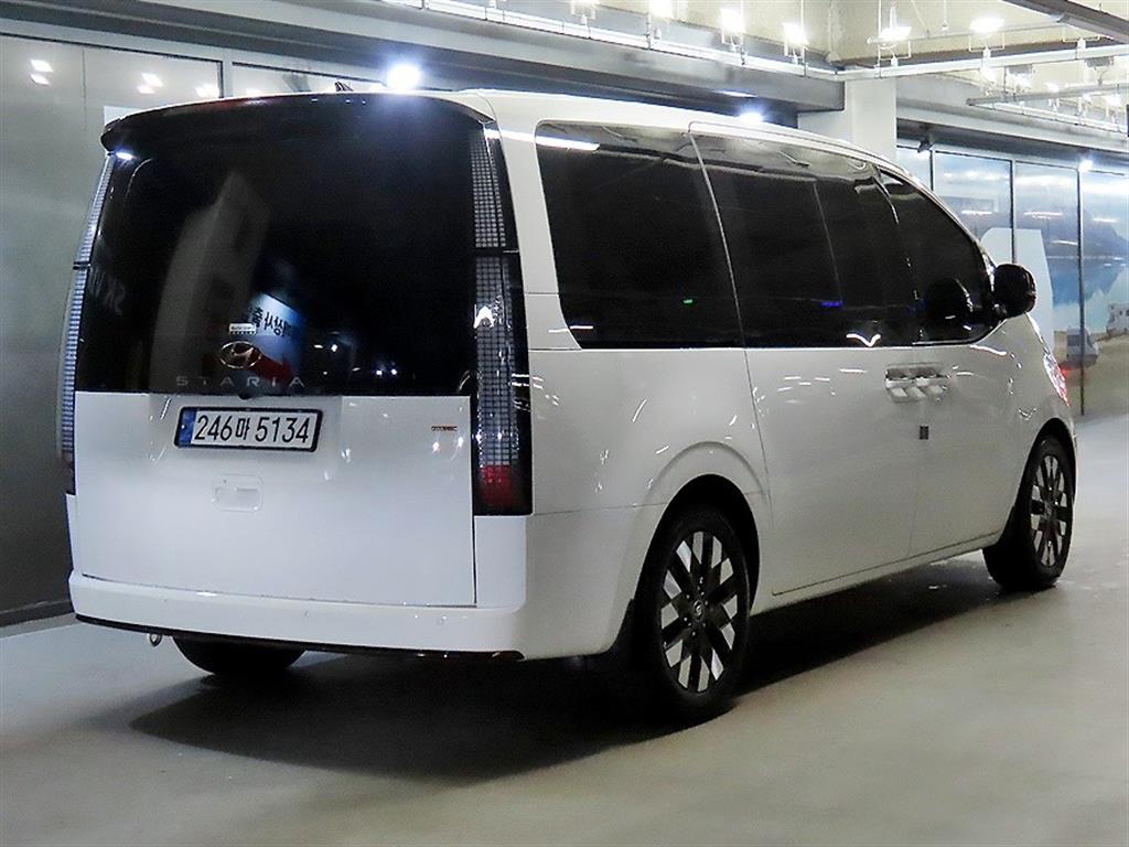 HYUNDAI Staria - Vista 4