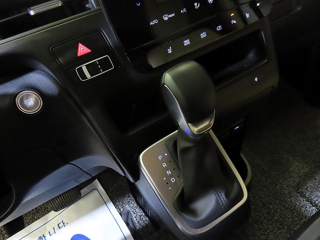 HYUNDAI Staria - Vista 12