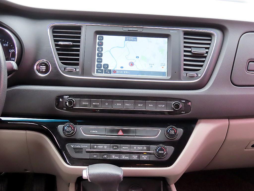 KIA Carnival - Vista 11