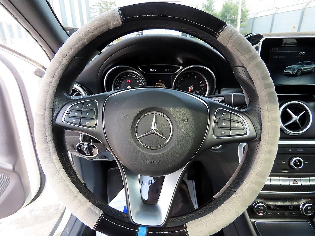 Mercedes Benz GLA Class - Vista 11