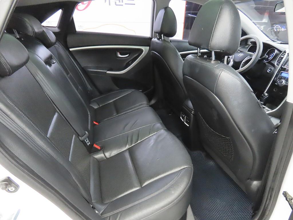 HYUNDAI i30 - Vista 7