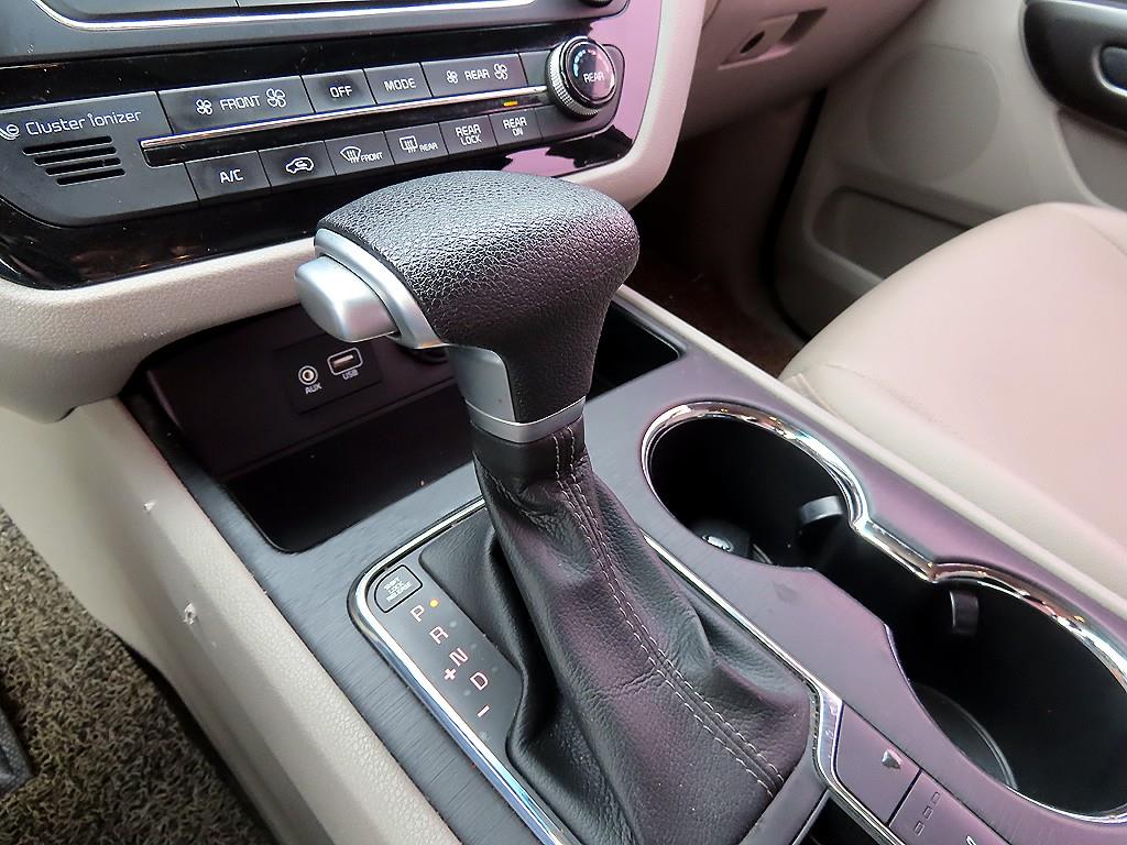 KIA Carnival - Vista 12