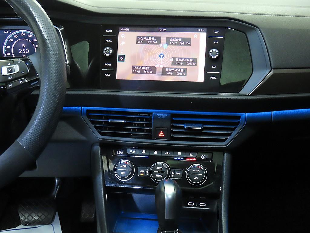 Volkswagen Jetta - Vista 11