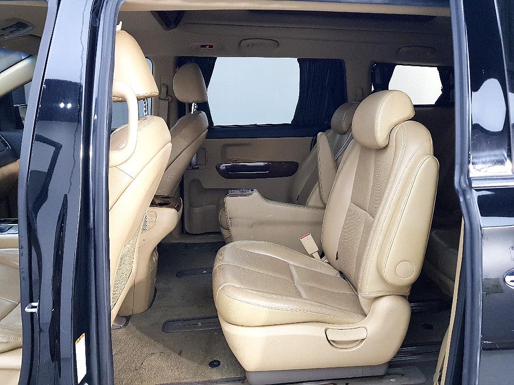 KIA Carnival - Vista 9