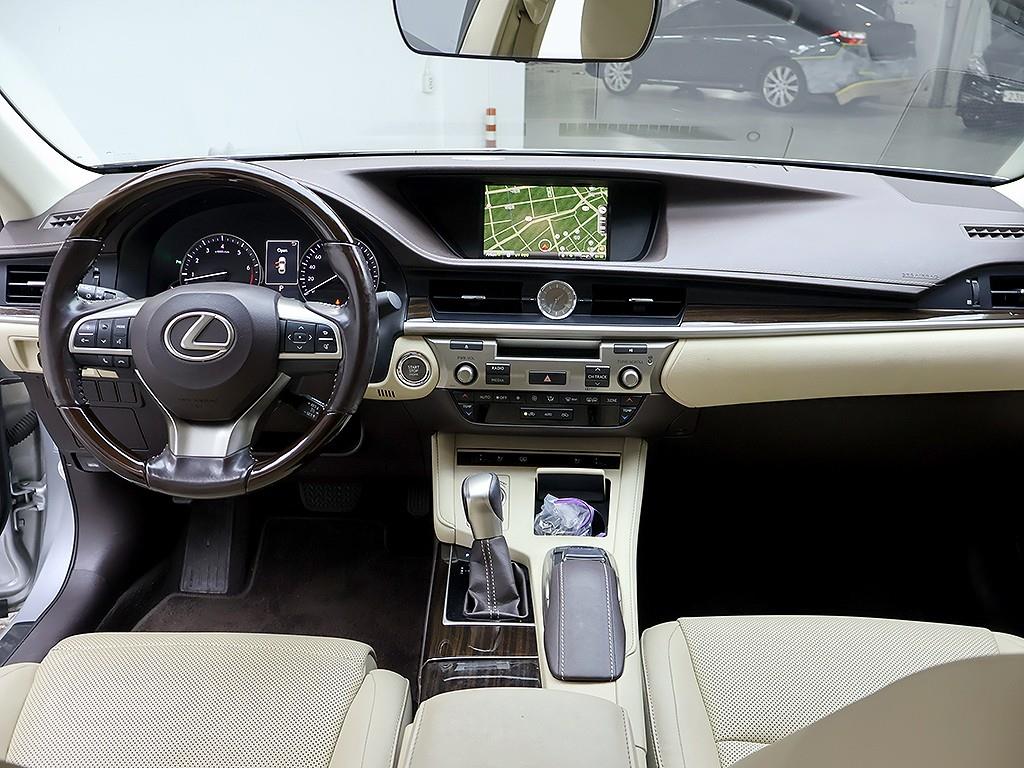 Lexus ES - Vista 9