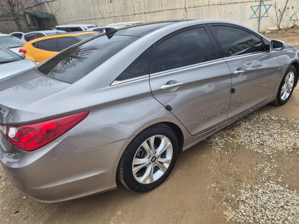 HYUNDAI Sonata - Vista 5