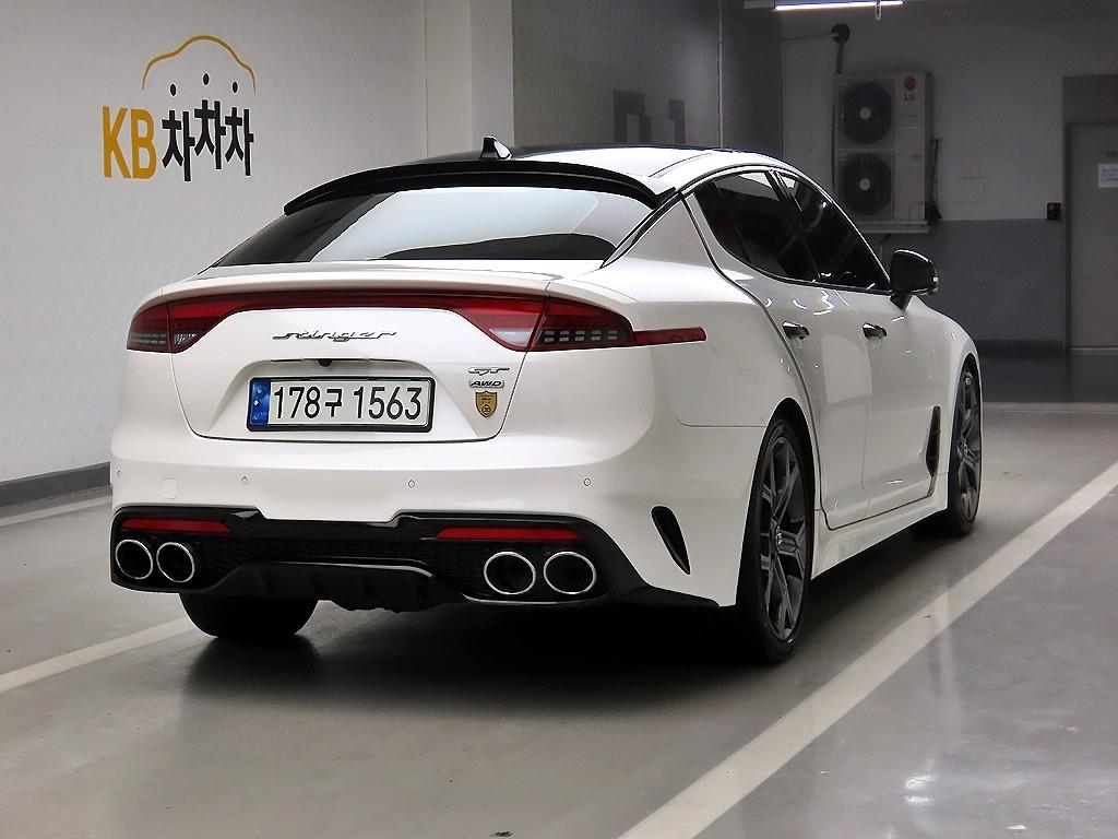 KIA Stinger - Vista 4