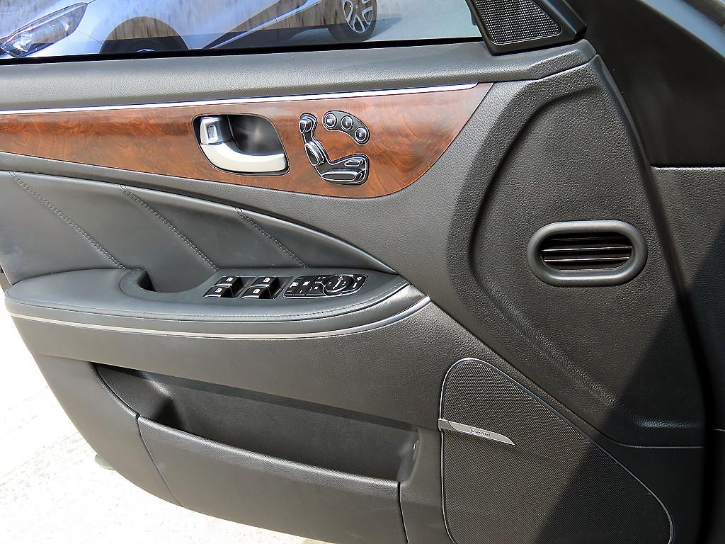 HYUNDAI Equus - Vista 12