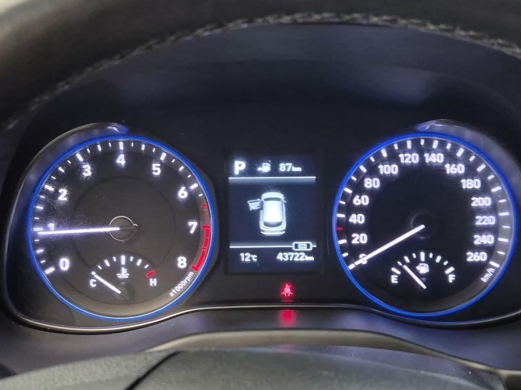 HYUNDAI Kona - Vista 6