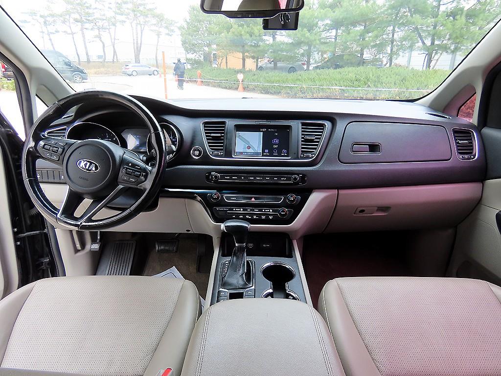 KIA Carnival - Vista 7