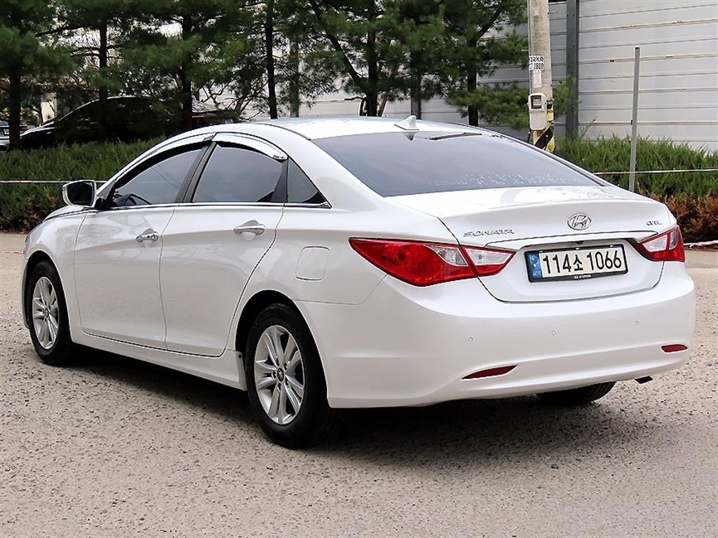 HYUNDAI Sonata - Vista 3
