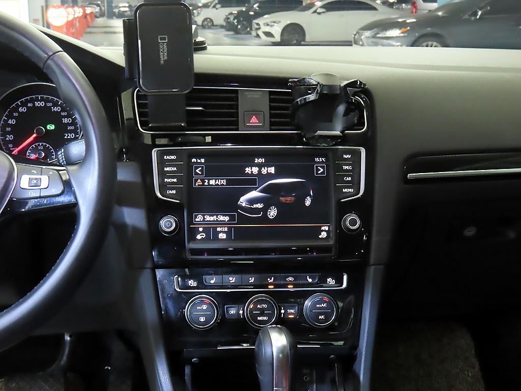 Volkswagen Golf - Vista 11