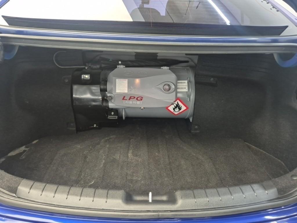 HYUNDAI Avante 2019 Azul - Importación desde Corea - HF Imports Iquique - Foto 18