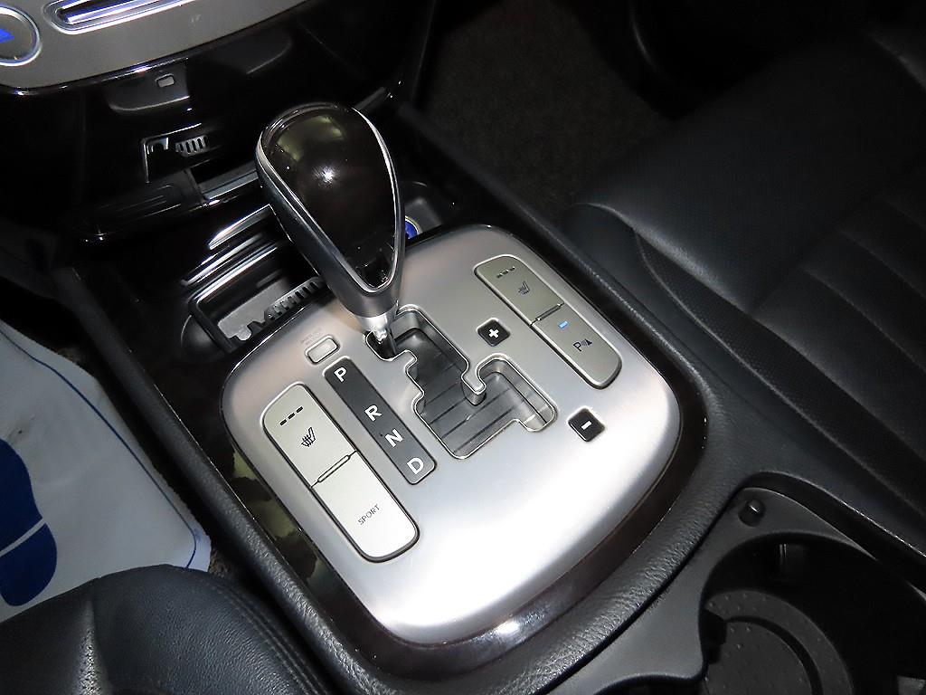 HYUNDAI Genesis - Vista 12