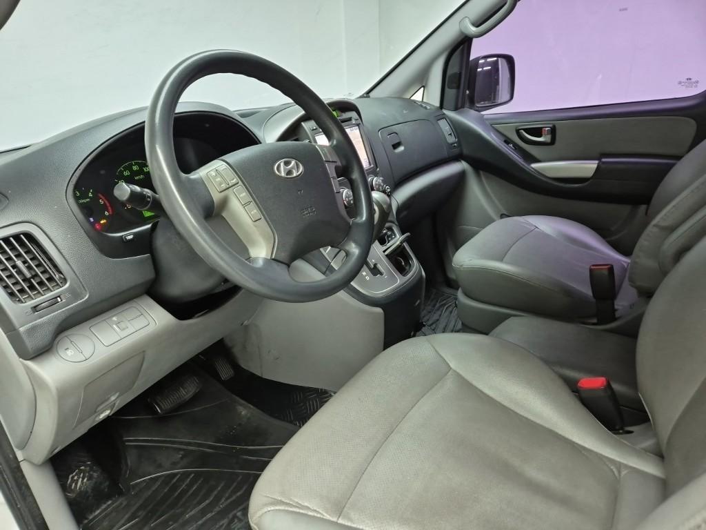 HYUNDAI Starex - Vista 6