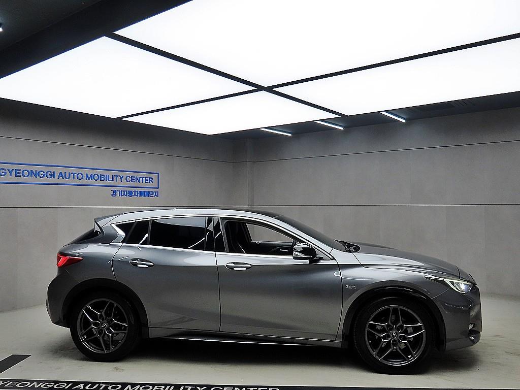 Infiniti Q - Vista 2