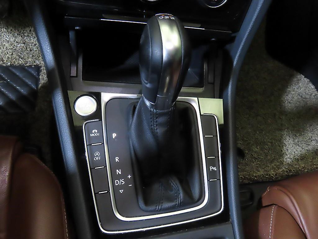 Volkswagen Golf - Vista 12