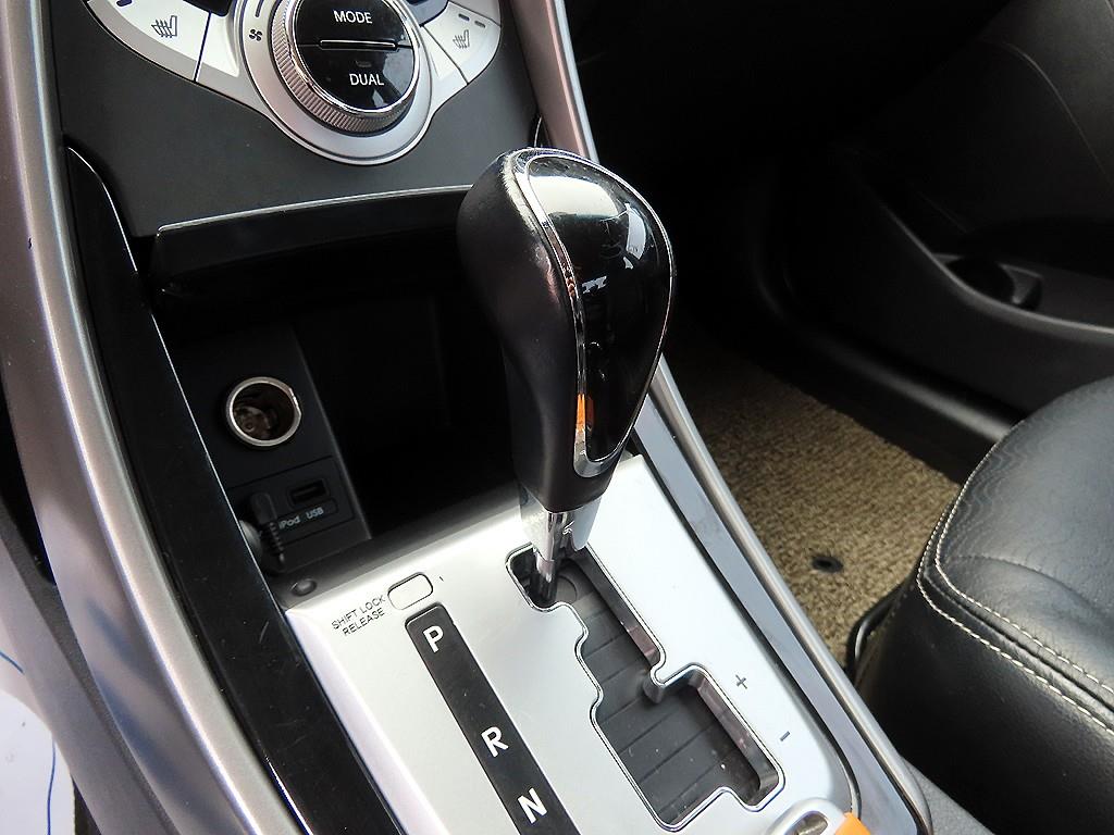 HYUNDAI Avante - Vista 11