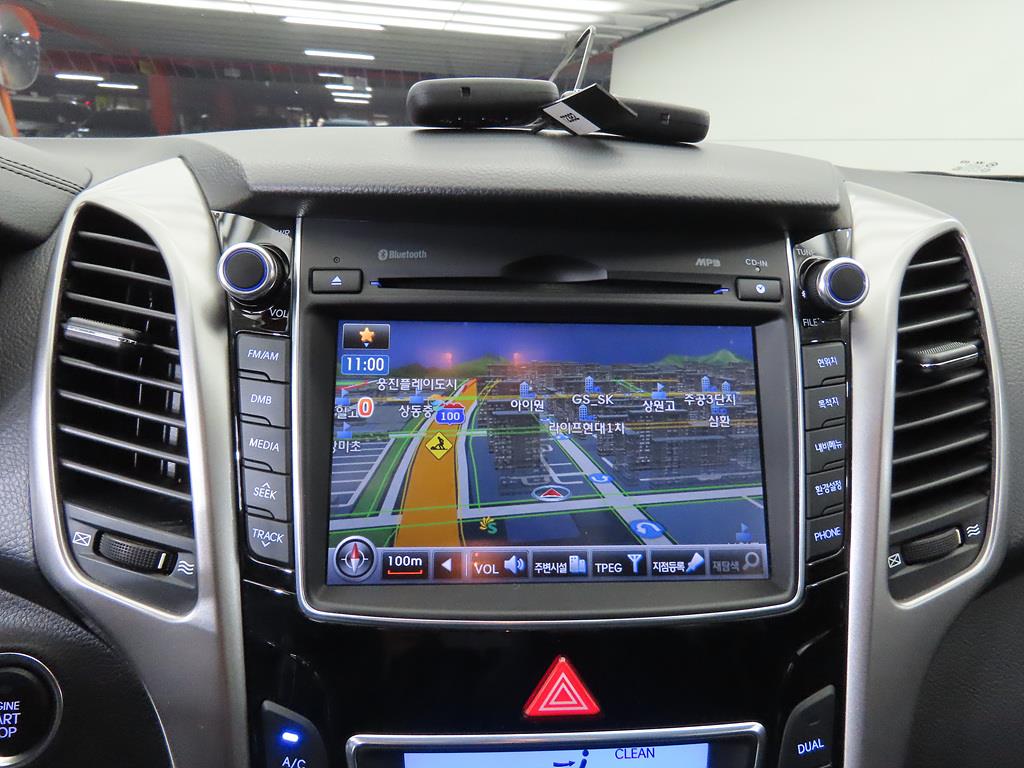 HYUNDAI i30 - Vista 10