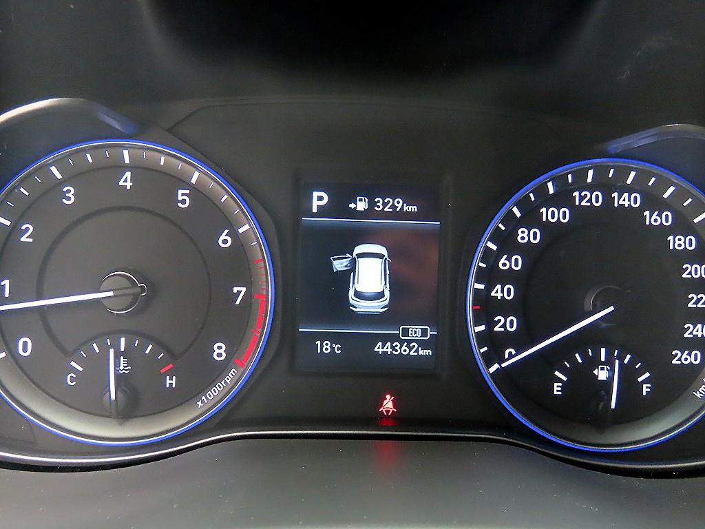 HYUNDAI Kona - Vista 9