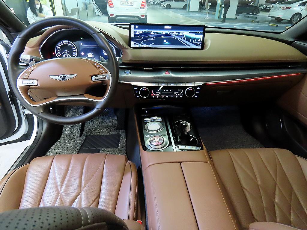 Genesis G80 - Vista 10