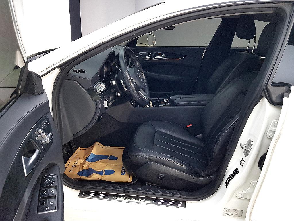 Mercedes Benz CLS Class - Vista 8