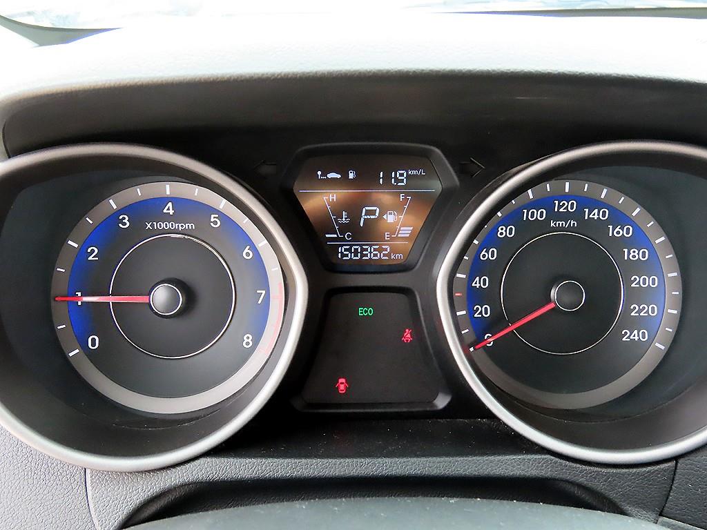 HYUNDAI Avante - Vista 8