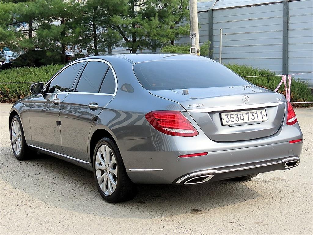 Mercedes Benz E class - Vista 4