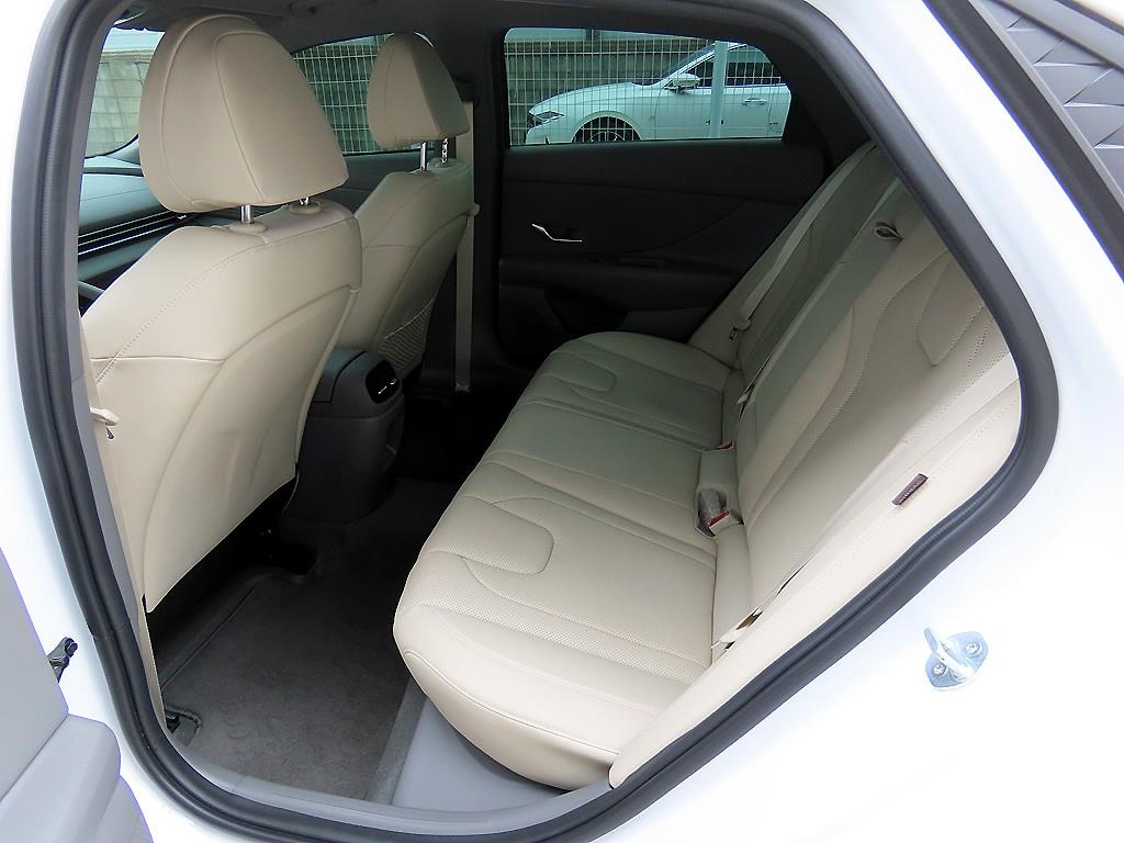 HYUNDAI Avante - Vista 6