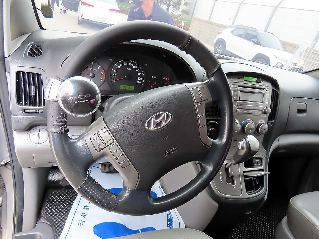 HYUNDAI Starex - Vista 7